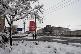 اکران فرهنگی متفاوت به&zwnj;مناسبت شب یلدا در مشهد | شهر برفی با شعار یلدایی