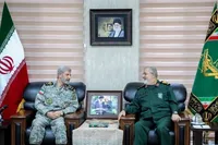 تأکید سرلشکر پاکپور بر آمادگی رزمندگان سپاه برای تکرار ضربه به دشمن در دیدار فرمانده کل ارتش