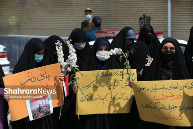 تجمع دانش‌آموزان مشهدی مقابل کنسولگری افغانستان در مشهد