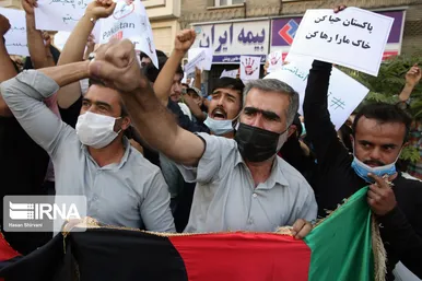 تجمع افغانستانی‌های مقیم تهران و مشهد در مقابل کنسولگری پاکستان