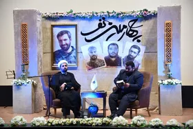 آیین رونمایی از کتاب &laquo;چهارمین&zwnj;نفر&raquo; در سینماهویزه مشهد برگزار شد