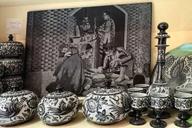 &lrm; هنر اصیل قلم زنی بر سنگی خاص در مشهد | ذوق و هنر در دل سنگ
