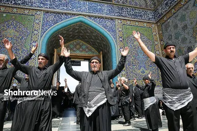 گزارش تصویری | عزاداری زائران رضوی در سوگ رحلت پیامبر اکرم (ص) و شهادت امام حسن مجتبی (ع) در حرم رضوی