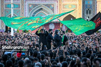 تصاویری از آئین چهارپایه خوانی عصر شهادت امام رضا (ع) در حرم مطهر رضوی