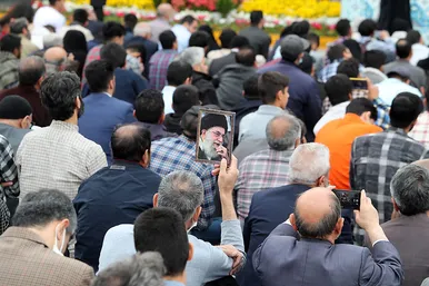 حال و هوای حرم مطهر رضوی در زمان سخنرانی نوروزی مقام معظم رهبری