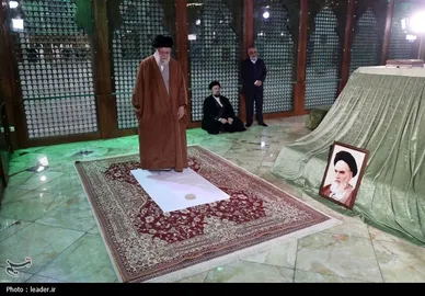 گزارش تصویری | حضور رهبر انقلاب اسلامی در حرم مطهر حضرت امام خمینی (ره)