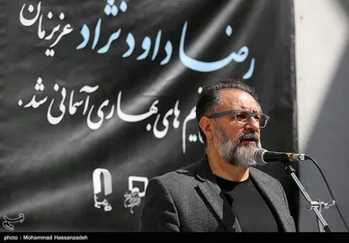 عکس‌هایی از تشییع پیکر رضا داودنژاد