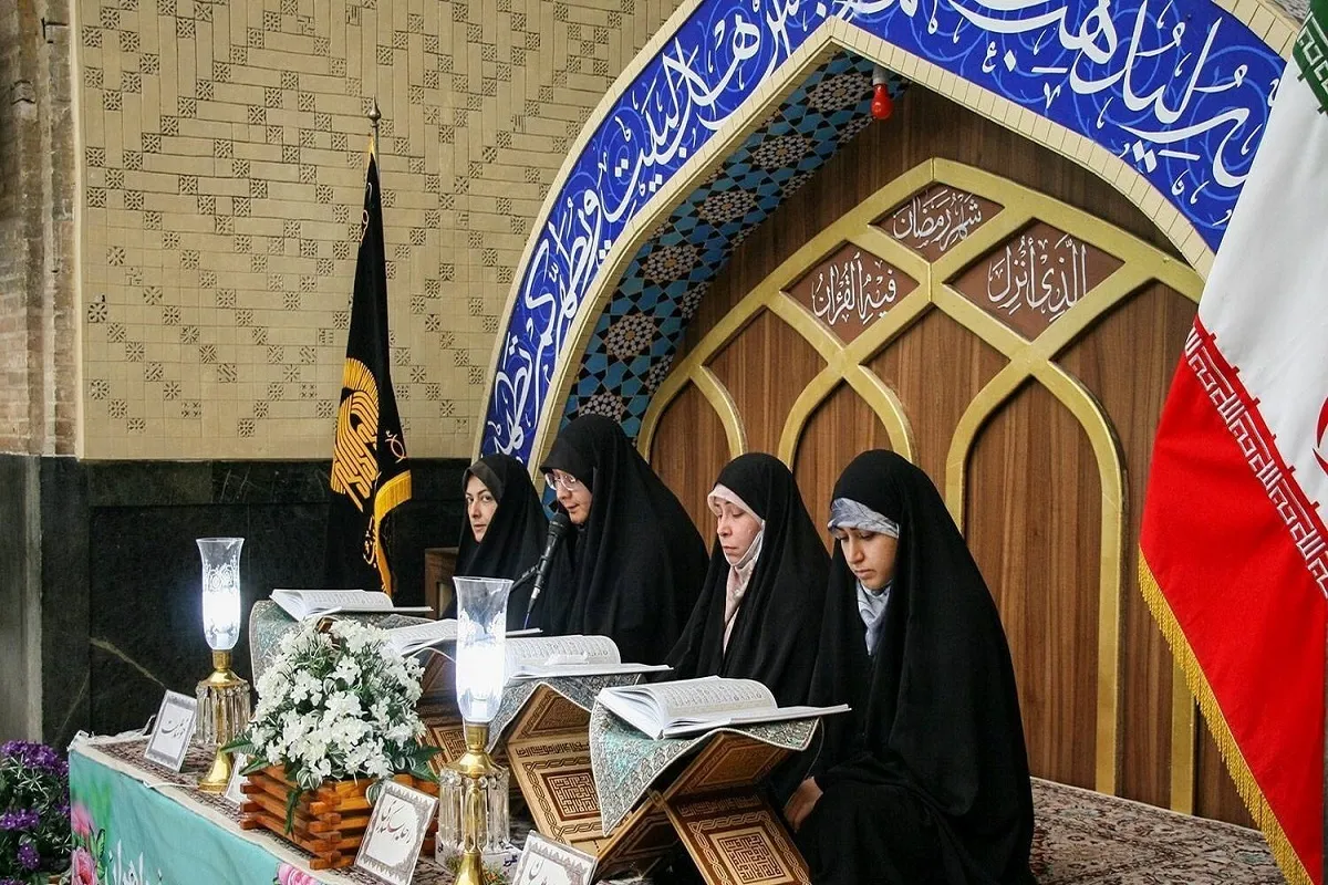 محفل قرآنی «دختران رضوی» ویژه دهه کرامت ۱۴۰۴ در حرم امام‌رضا(ع) برگزار شد