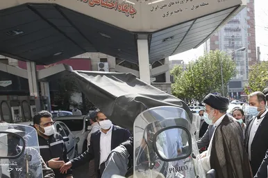 حضور رئیس جمهور در جایگاه توزیع سوخت