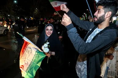 شادی مردم مشهد بعد از برد تیم ملی ایران 2
