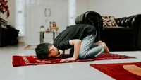 والدین در آموزش احکام اسلامی به فرزندان چه مسئولیتی دارند؟