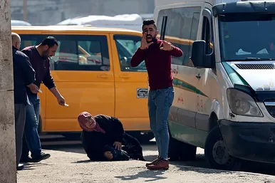 ایستاده در مقابل اشغال