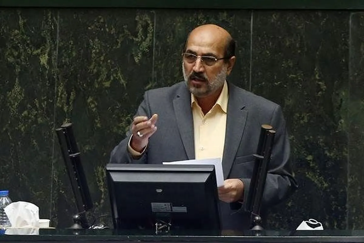 نماینده مجلس: قیمت برخی خودرو‌ها تا ۱۰۰ درصد تغییر داشته است| نمایندگان استیضاح وزیر صمت را امضا کنند