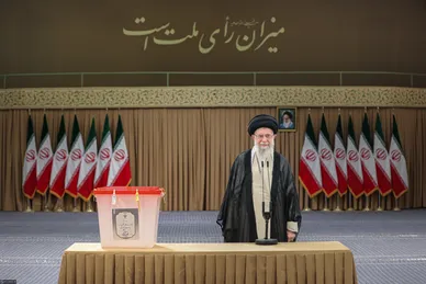 مرحله دوم رأی‌گیری انتخابات چهاردهمین دوره ریاست‌جمهوری با حضور رهبر معظم انقلاب اسلامی