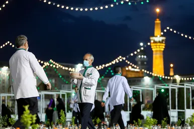 ضیافت افطار در حرم مطهر رضوی
