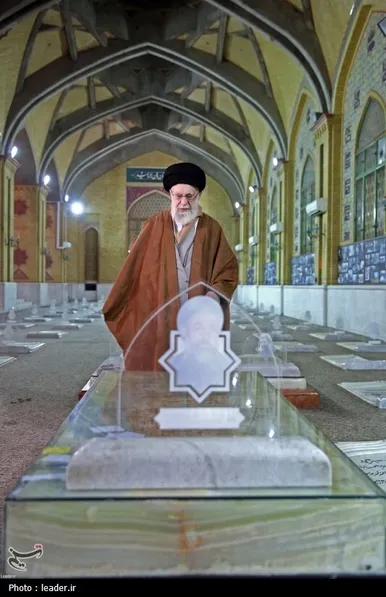 گزارش تصویری | حضور رهبر انقلاب اسلامی در حرم مطهر حضرت امام خمینی (ره)