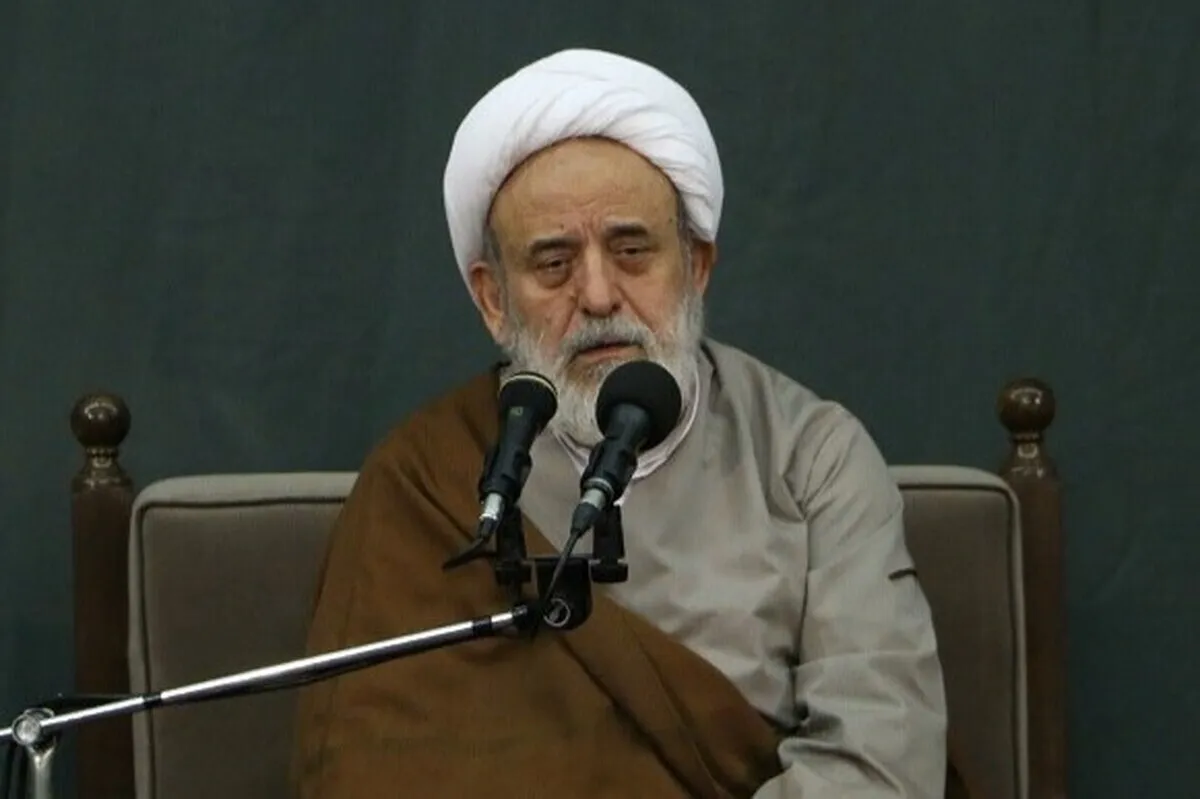 قرائت دعای پرفیض کمیل با نوای شیخ حسین انصاریان در حرم رضوی