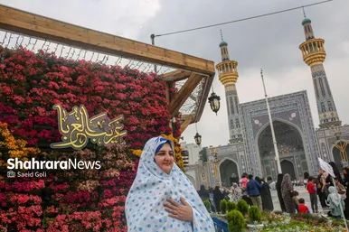 عکس‌هایی از گل آرایی حرم مطهر رضوی در دهه کرامت