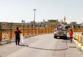 گندزدایی مستمر محلات و معابر پیرامون حرم مطهر رضوی