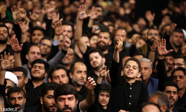 مراسم شام غریبان عاشورای حسینی با حضور رهبر معظم انقلاب+ تصاویر