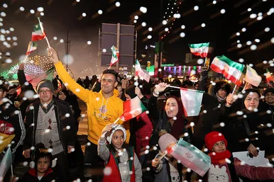 شادی مردم مشهد بعد از برد تیم ملی ایران مقابل ژاپن