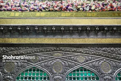 گزارش تصویری | تعویض گل‌های ضریح حرم مطهر امام‌رضا(ع)