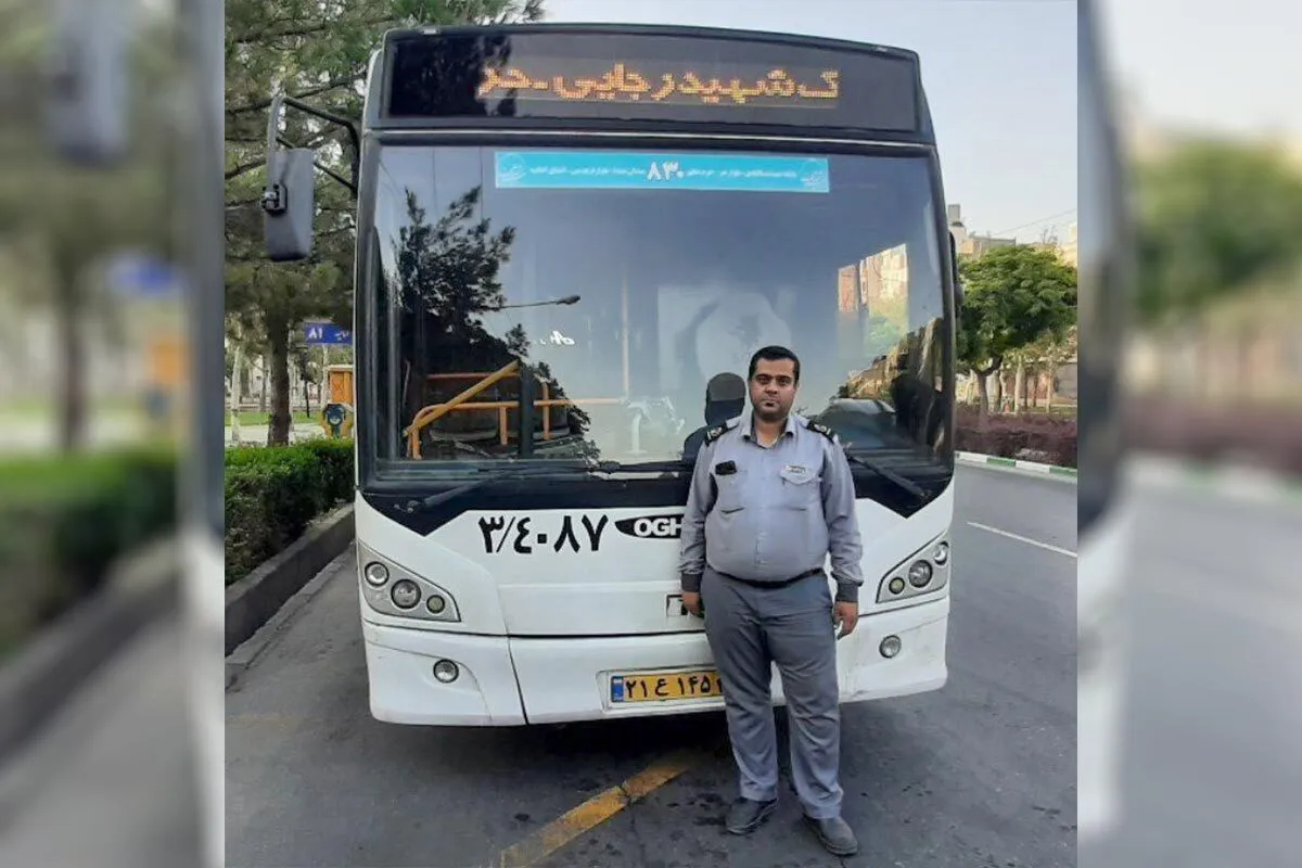 بازگرداندن کیف پول به صاحبش توسط اتوبوسران امانت‌دار مشهدی