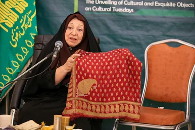رونمایی از منسوج زر بافت مضجع حضرت رضا (ع)