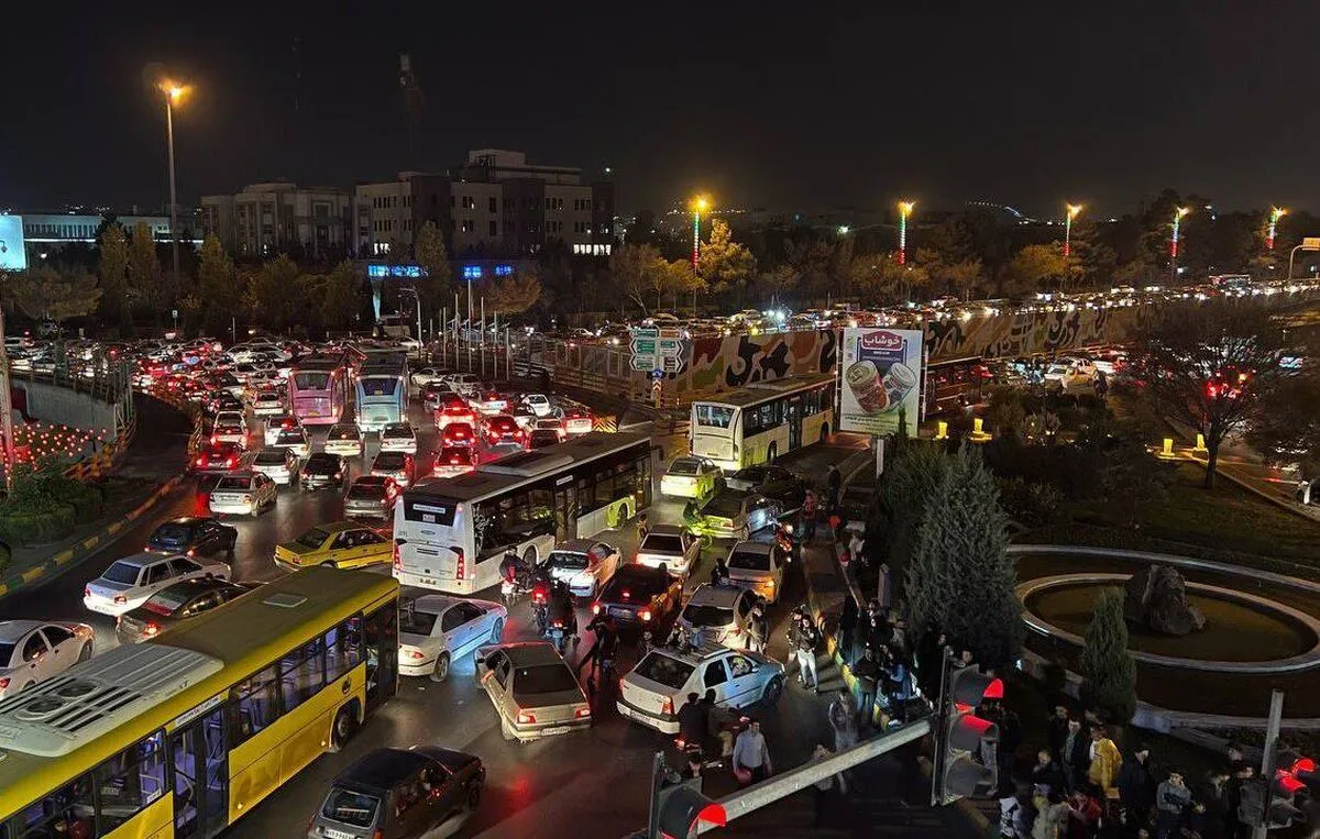 ترافیک شدید در‌خیابان های مختلف مشهد به دلیل جشن پیروزی تیم ملی