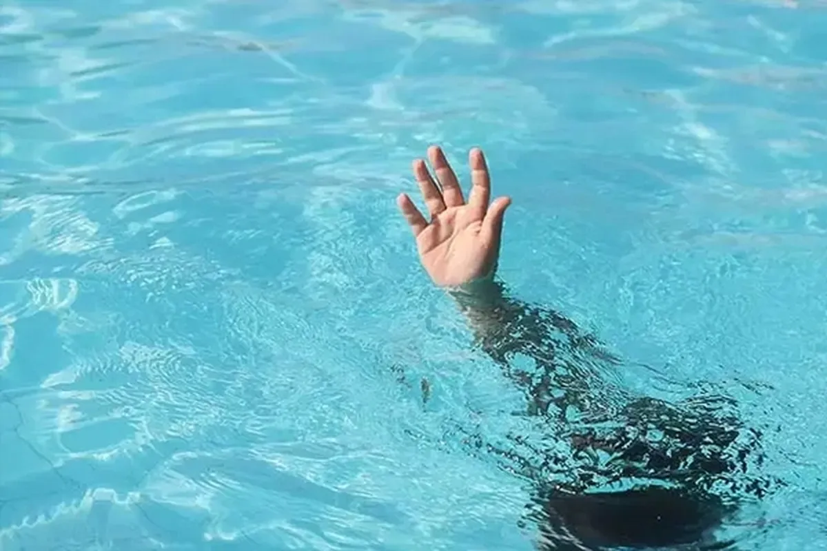 دختر بچه ۱۰ ساله مشهدی در استخر آب غرق شد (۱۴ خرداد ۱۴۰۳)