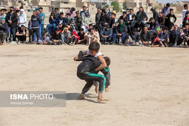مسابقات کشتی سنتی افغانستانی‌ها به مناسبت نوروز در قم