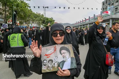 مشهد در ماتم رئیس جمهور شهید (۱)