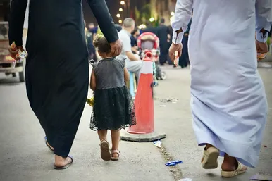 زائران پیاده در مسیر کربلا ۲