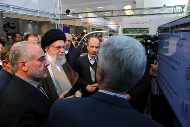 بازدید رهبر معظم انقلاب از نمایشگاه توانمندی‌های تولید داخلی