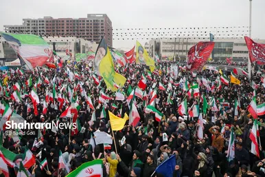 گزارش تصویری | حضور پرشور و باشکوه مردم برای بیعت با سومین رهبر انقلاب اسلامی در میدان شهدا مشهد