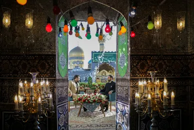 عکس‌هایی از شهید مالک رحمتی در حرم امام‌رضا(ع)