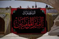 ضریح حرم امام علی (ع) سیاهپوش شد (۵ تیر ۱۴۰۴) + فیلم