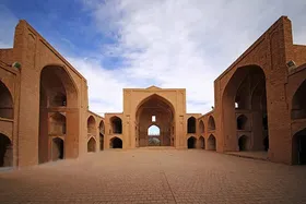 حمله موریانه&zwnj;ها به مسجد جامع اردستان در اصفهان + فیلم