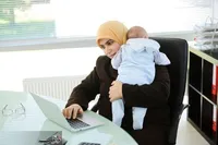 سهم بالای زنان کشور از کار خانگی و مراقبتی| حدود ۱۲ تا ۱۳ درصد خانوار‌های کشور با سرپرستی زنان اداره می‌شوند