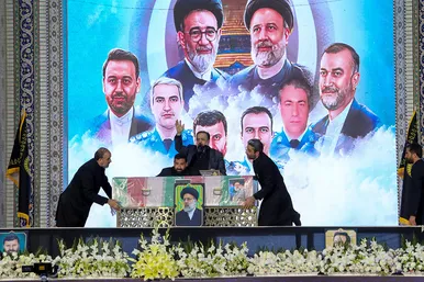 استقبال از پیکر شهدای خدمت در حرم رضوی