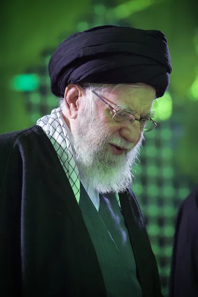 گزارش تصویری | حضور حضرت آیت‌الله خامنه‌ای در حرم مطهر حضرت امام‌خمینی (ره) در آستانه دهه فجر (۱۱ بهمن ۱۴۰۴)
