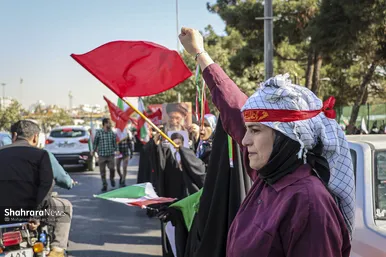 گزارش تصویری | تشکیل بزرگترین زنجیره انسانی جان فدا توسط مردم و دانشجویان مشهدی در دانشگاه فردوسی