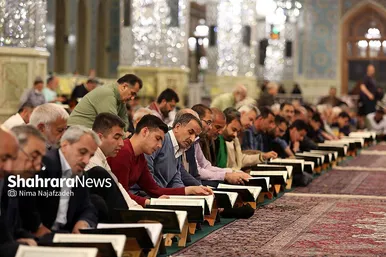 جزء خوانی قرآن کریم در حرم مطهر امام رضا (ع)