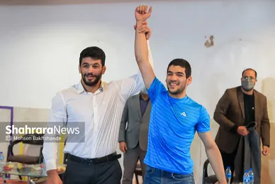 بازدید حسن یزدانی از آسایشگاه شهید بهشتی مشهد
