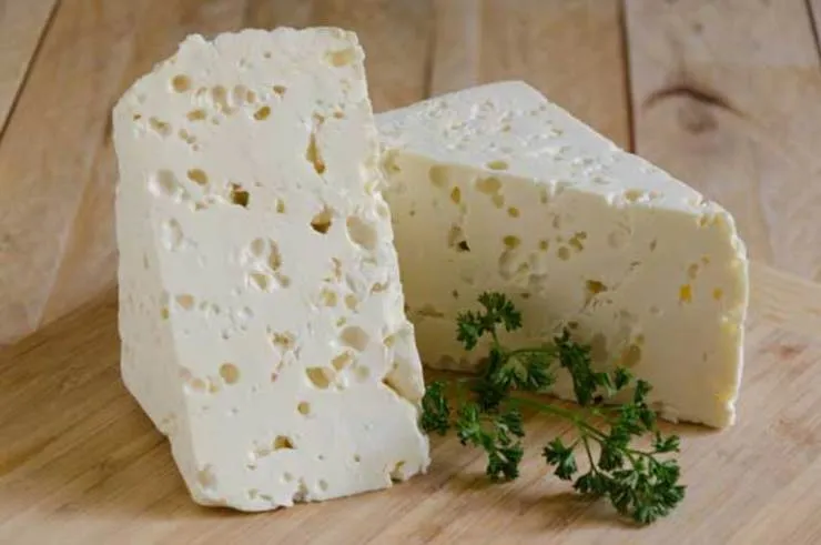 چگونه پنیر خانگی خوشمزه درست کنیم؟