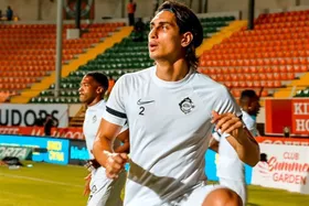 مدافع سابق استقلال به دنبال بازگشت به پرسپولیس