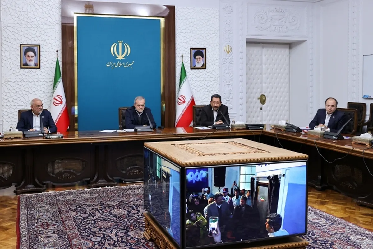 رئیس‌جمهور: انتقال آب دریا به صنایع اصفهان، فشار بر منابع محلی را کم می‌کند