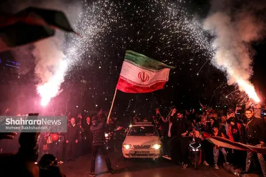 شادی مردم مشهد بعد از برد تیم ملی ایران ۲