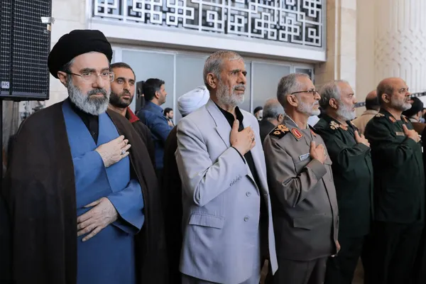 انتشار تصاویر رهبر شهید و رهبر معظم انقلاب در سالگرد «جمعه نصر»
