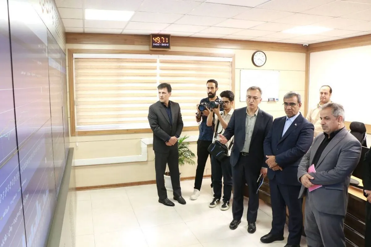بازدید استاندار خراسان رضوی از مرکز راهبری شبکه و پایش بار شرکت توزیع برق استان